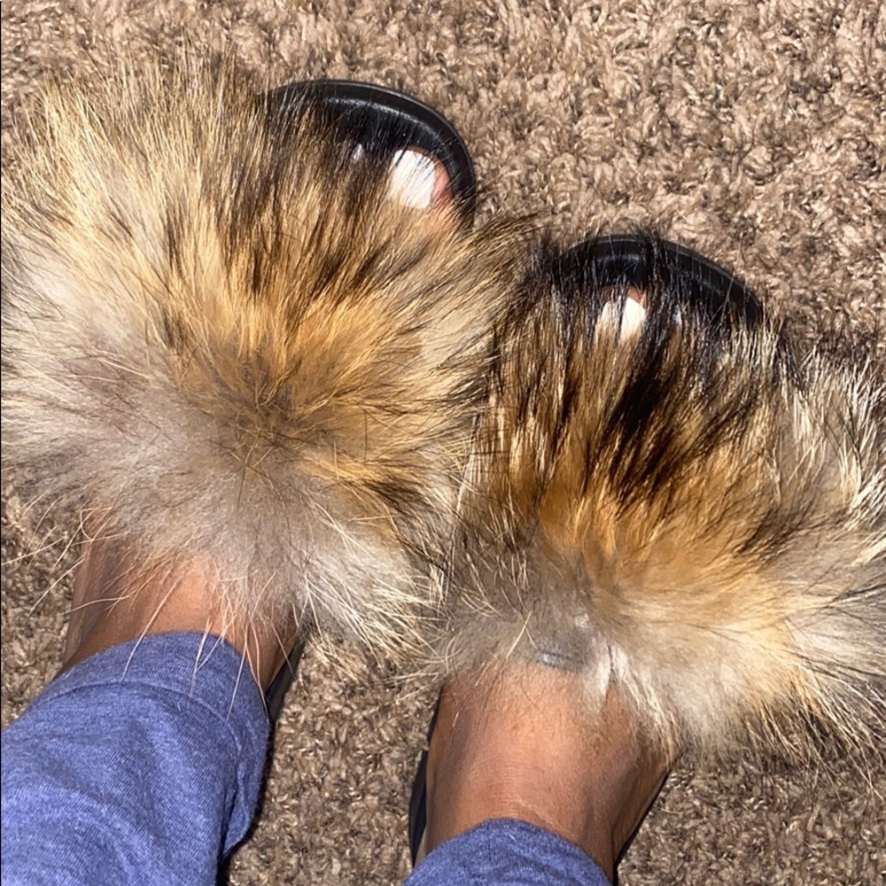 Black fur sandals